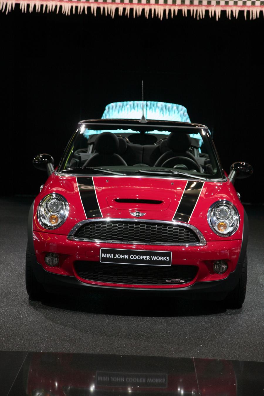 Mini Cooper JCW Cabrio 2010 года  (фото 16 из 16)